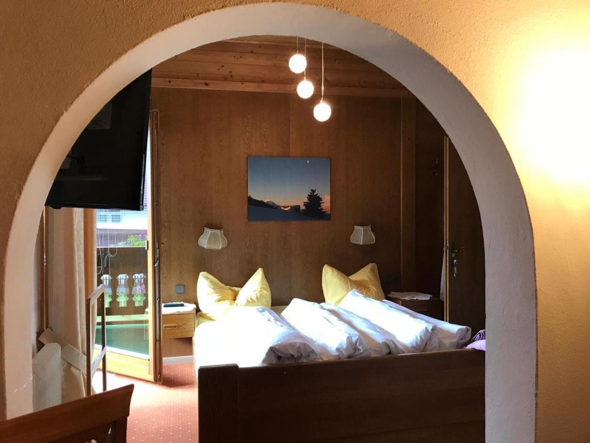 Gaestehaus Waltraud แลงเงนเฟลด์ ภายนอก รูปภาพ