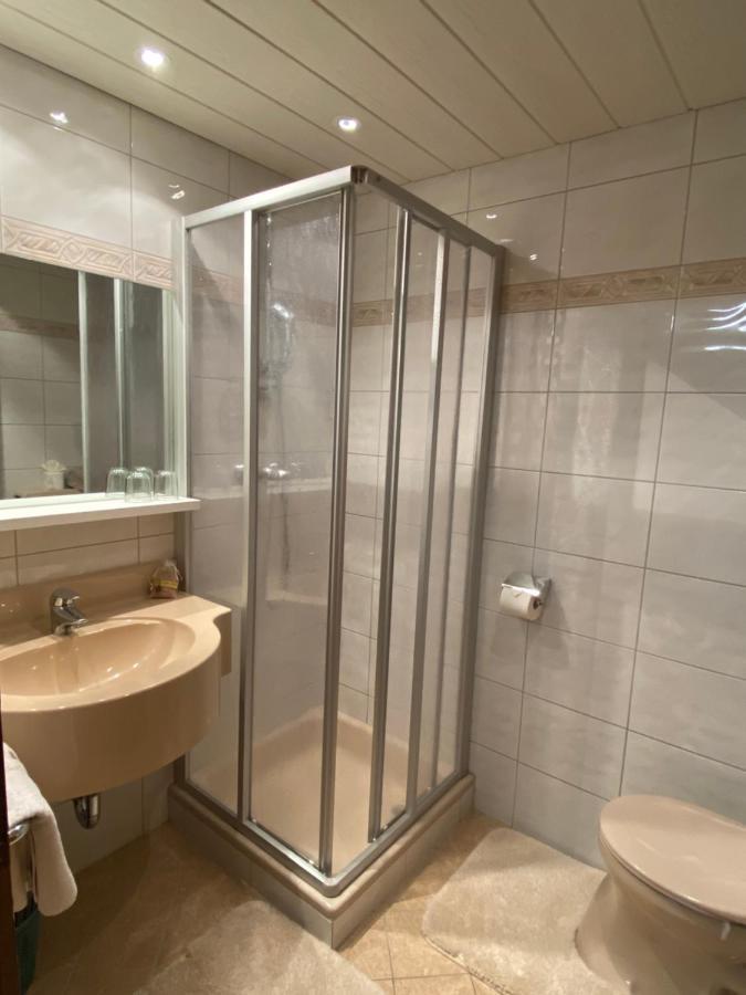 Gaestehaus Waltraud แลงเงนเฟลด์ ภายนอก รูปภาพ