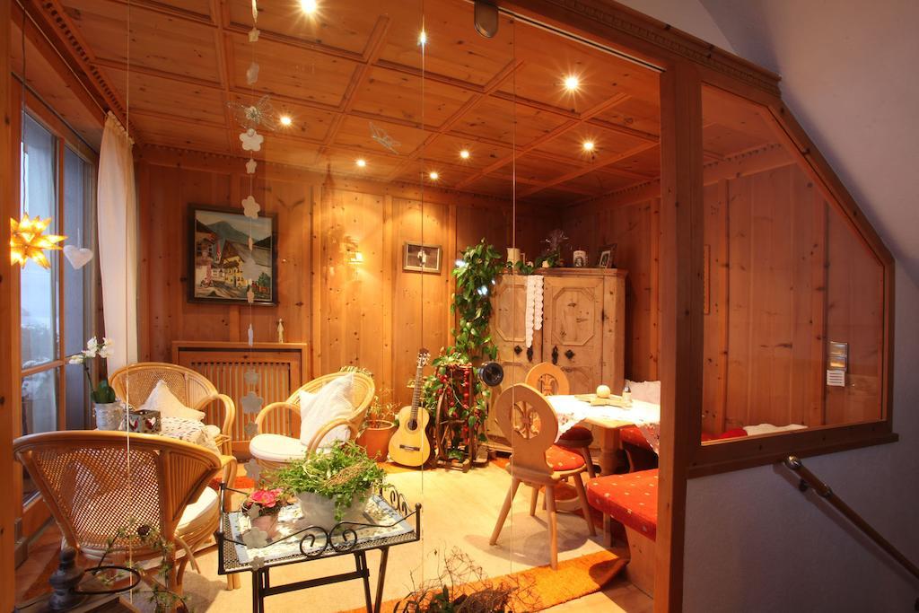 Gaestehaus Waltraud แลงเงนเฟลด์ ภายนอก รูปภาพ